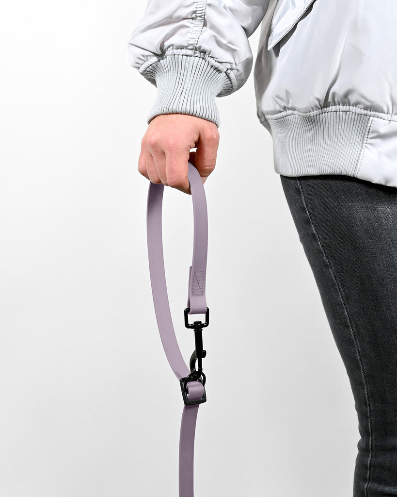 Handschlaufe einer Biothane Hundeleine in Lavendelfarben